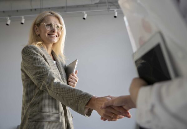Podjetnica razmišlja o postavljanju mej v odnosu s strankami in profesionalni vrednosti svojega dela